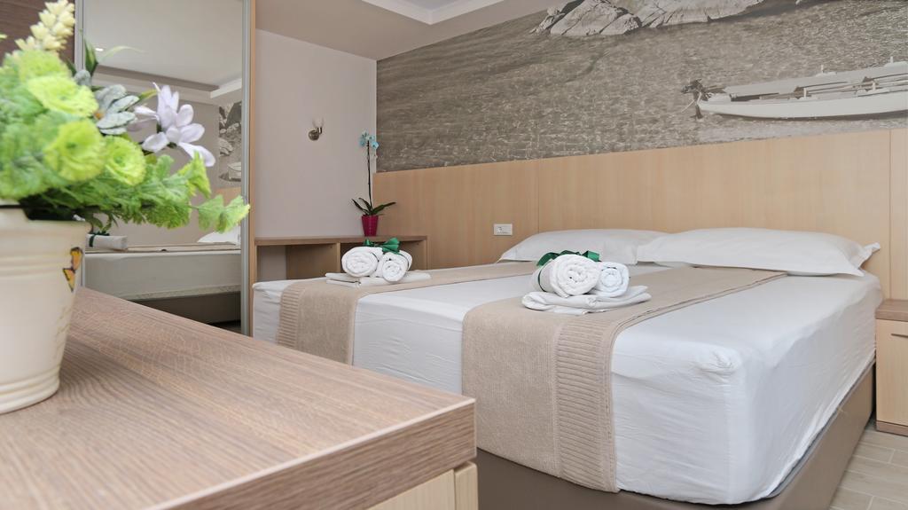 Apartments Hermes Tučepi エクステリア 写真