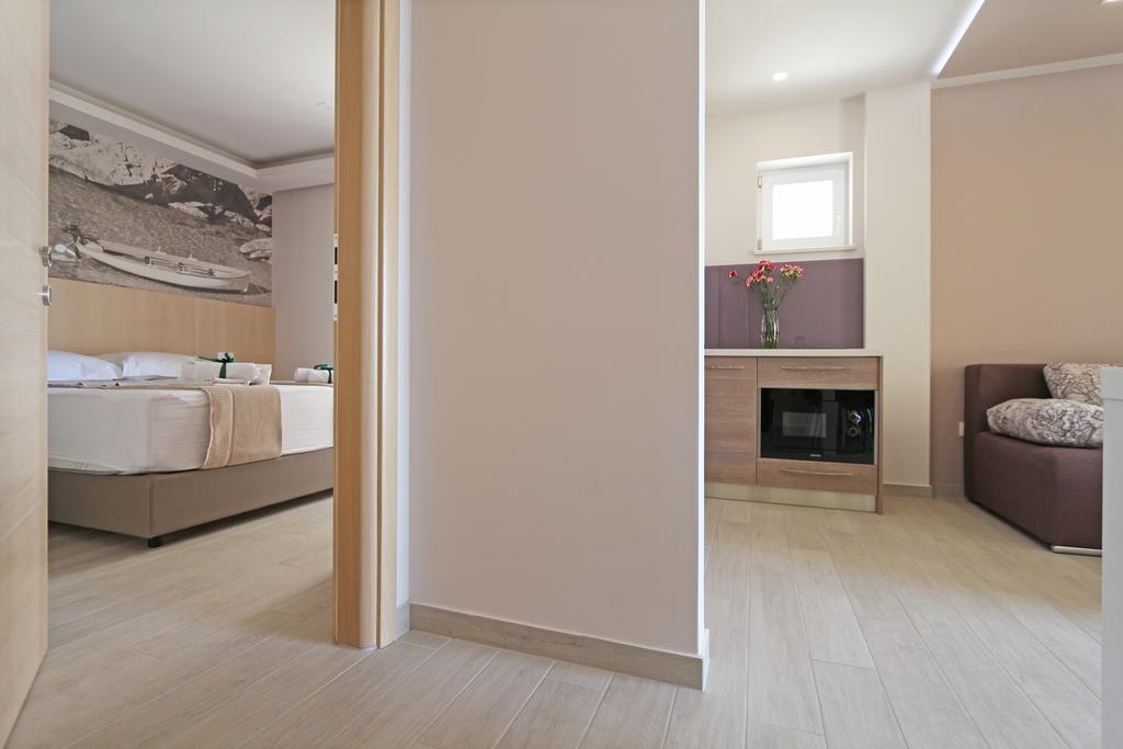 Apartments Hermes Tučepi エクステリア 写真