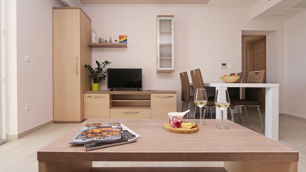 Apartments Hermes Tučepi エクステリア 写真
