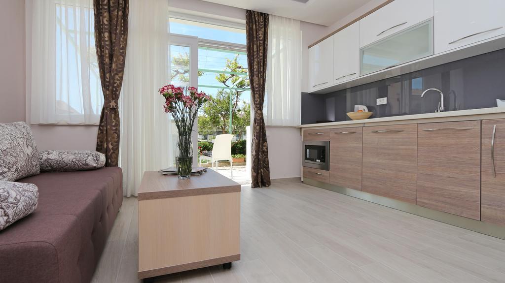 Apartments Hermes Tučepi エクステリア 写真