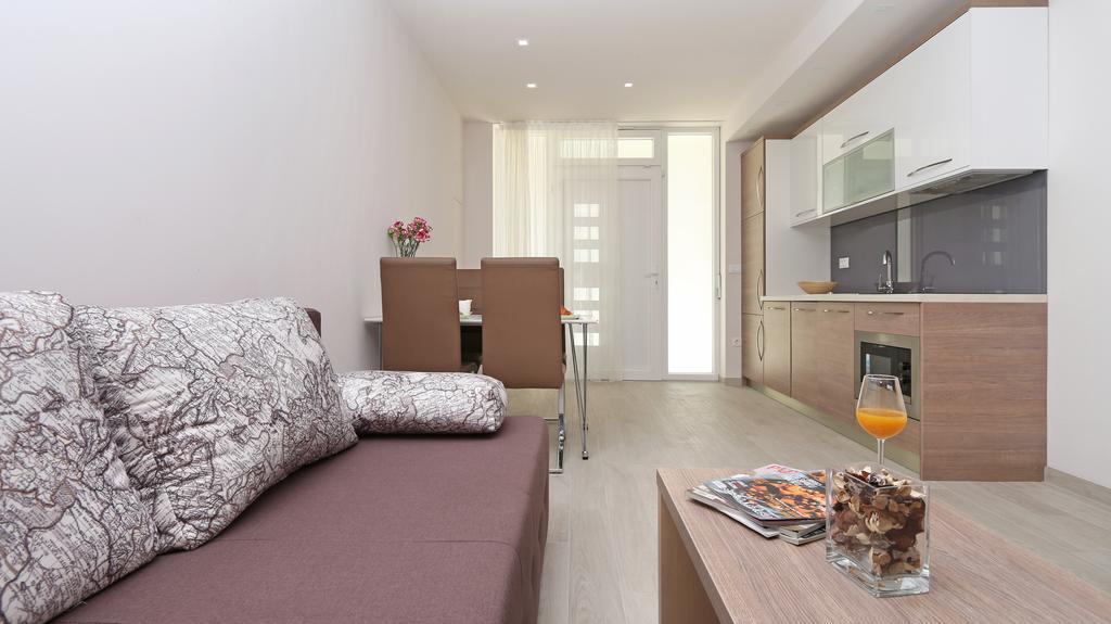 Apartments Hermes Tučepi エクステリア 写真