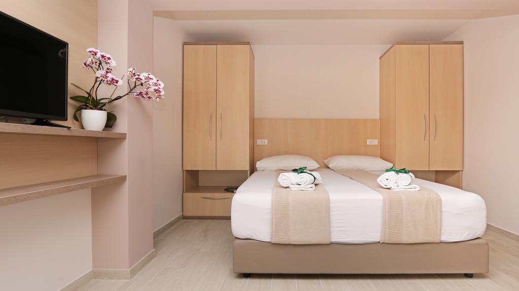Apartments Hermes Tučepi エクステリア 写真